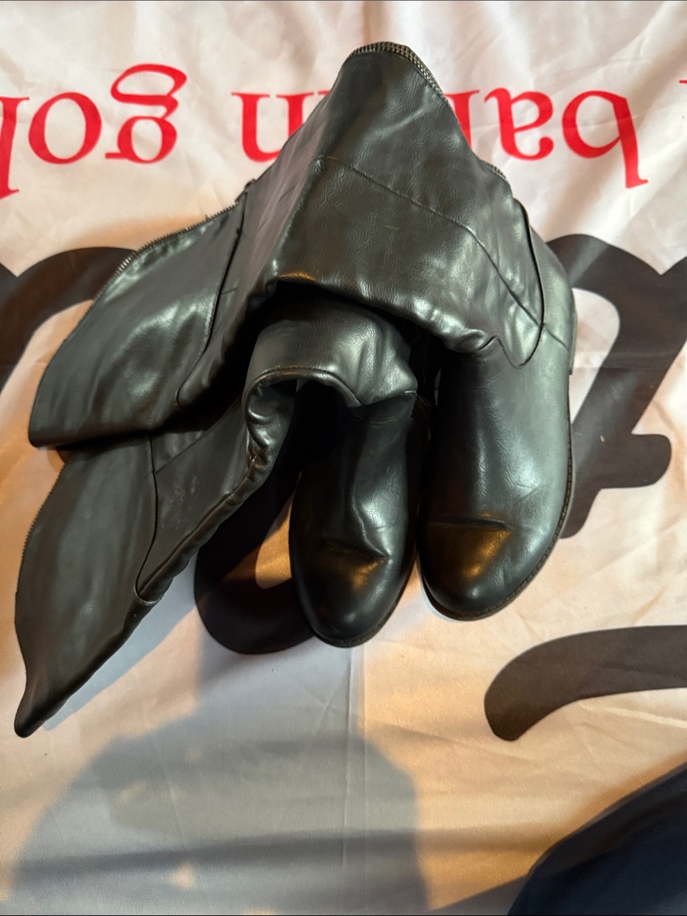 Men's Black Leather Gloves - Classic Winter Accessory